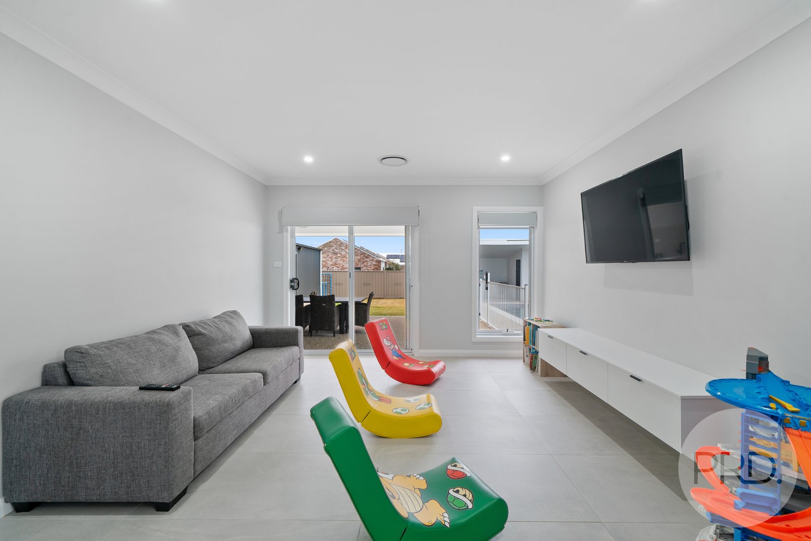 3 Denny Crescent GOBBAGOMBALIN 13