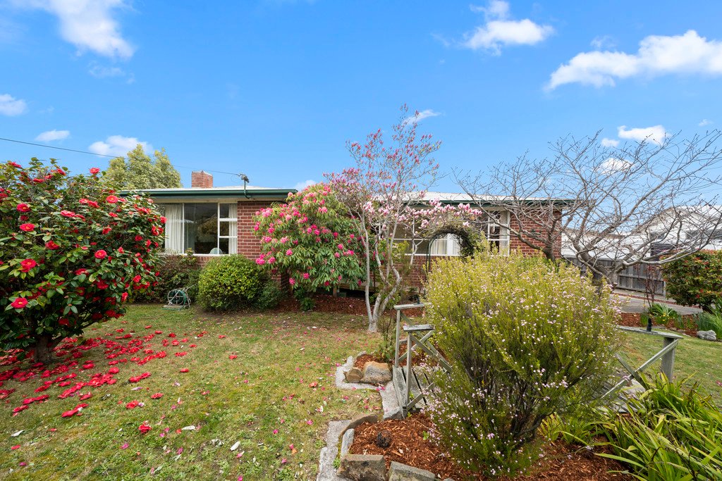3 Dewar Place CLAREMONT 2