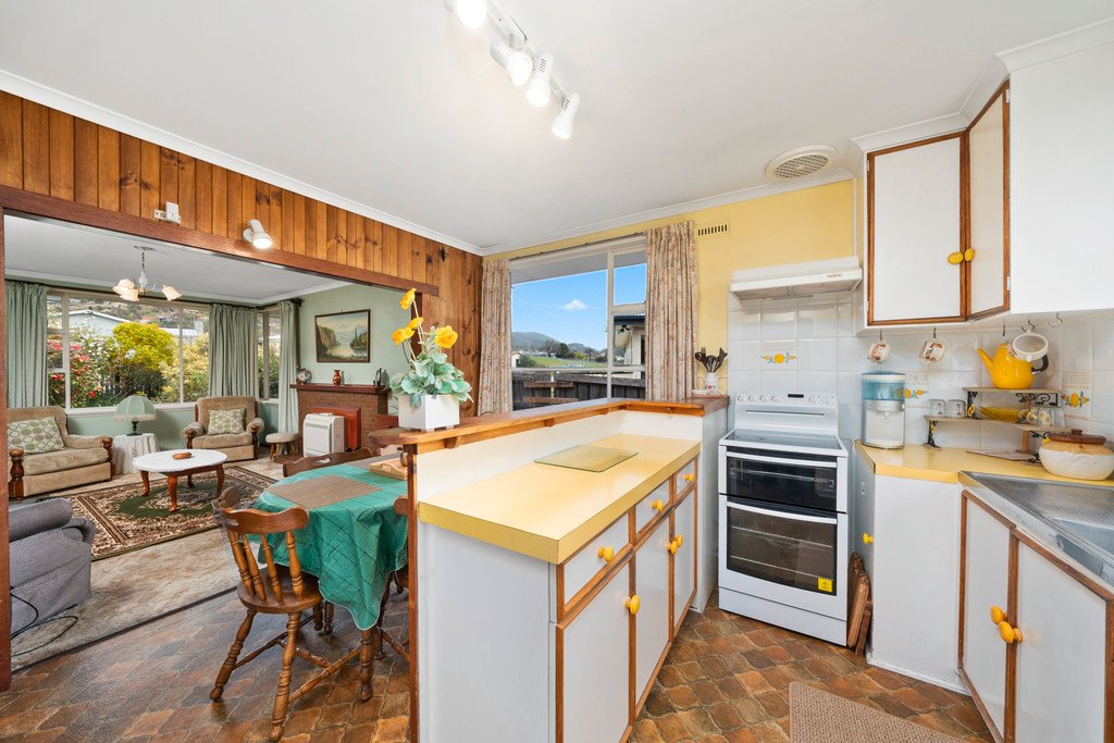 3 Dewar Place CLAREMONT 8