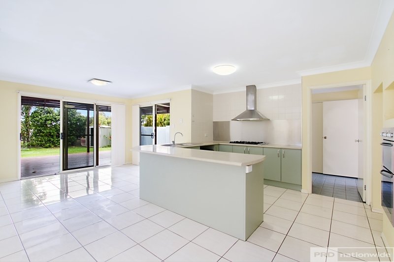 3 Eastbourne Chase ARUNDEL 2