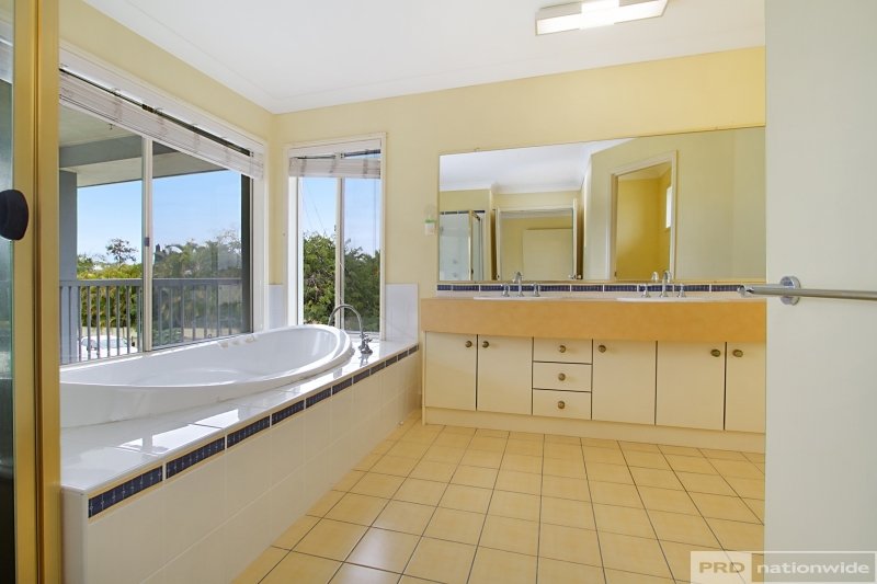 3 Eastbourne Chase ARUNDEL 6