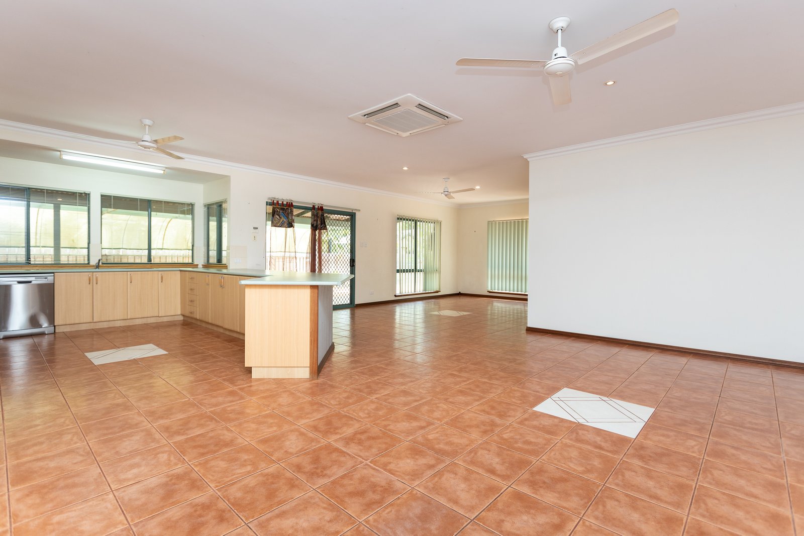 3 Egret Way DJUGUN 18
