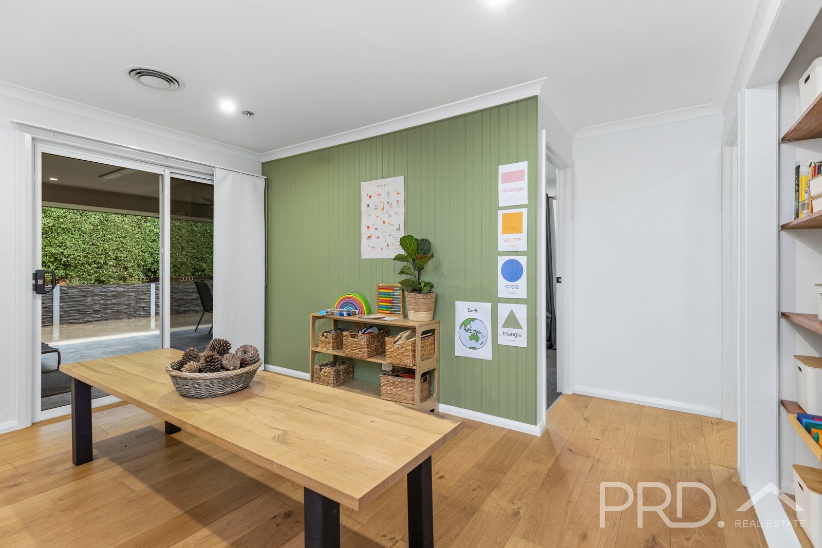 3 Emery Place TUMUT 9
