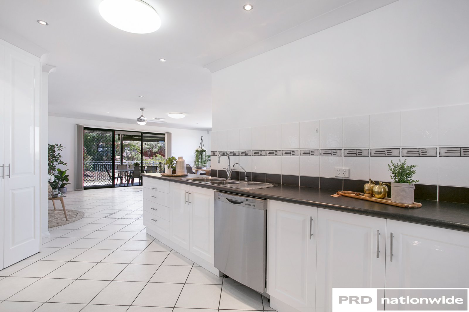 3 Errol Place TAMWORTH 16