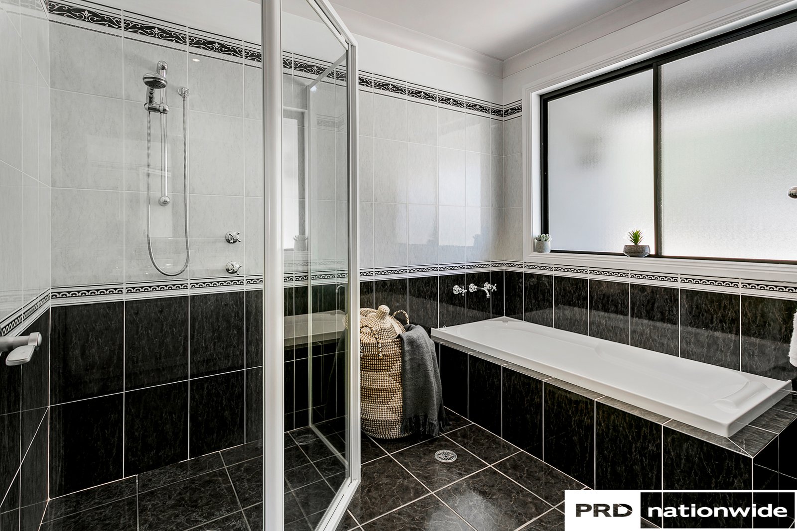 3 Errol Place TAMWORTH 23