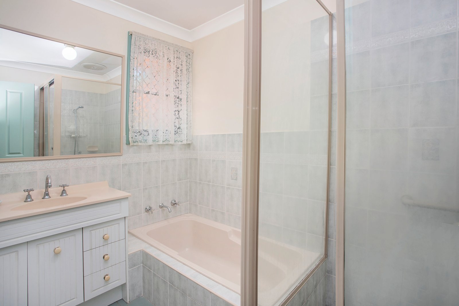 3 Fairwinds Avenue LAKEWOOD 9