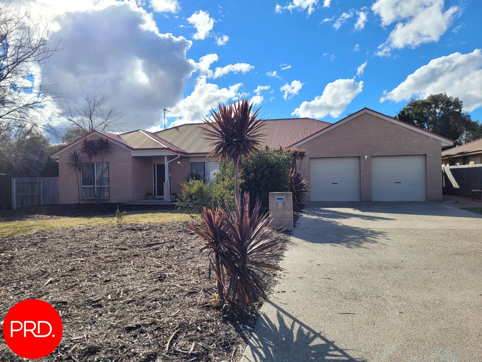 3 Falconer Place BUNGENDORE 1