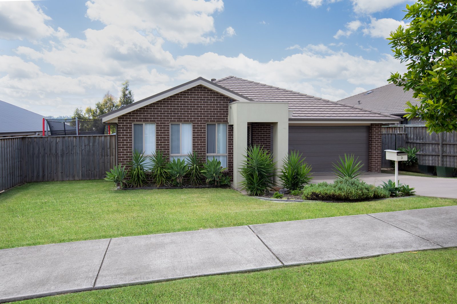 3 Finch Crescent ABERGLASSLYN 1
