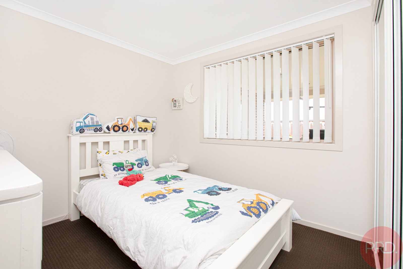 3 Finch Crescent ABERGLASSLYN 8