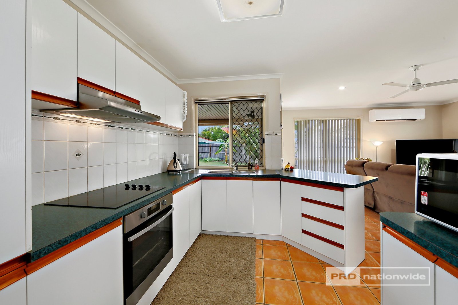 3 Fiona Court URANGAN 8