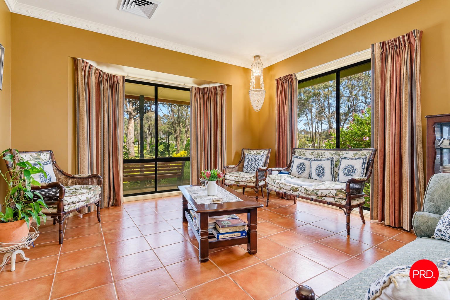 3 Flora Court JUNORTOUN 8