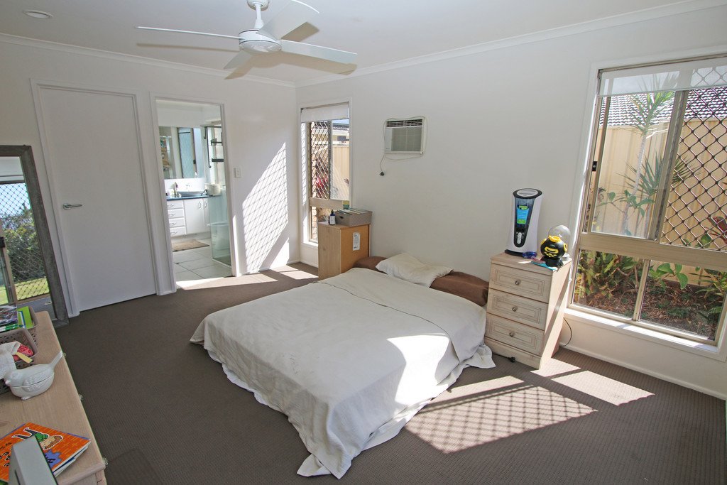 3 Gladiolus Court HOLLYWELL 7