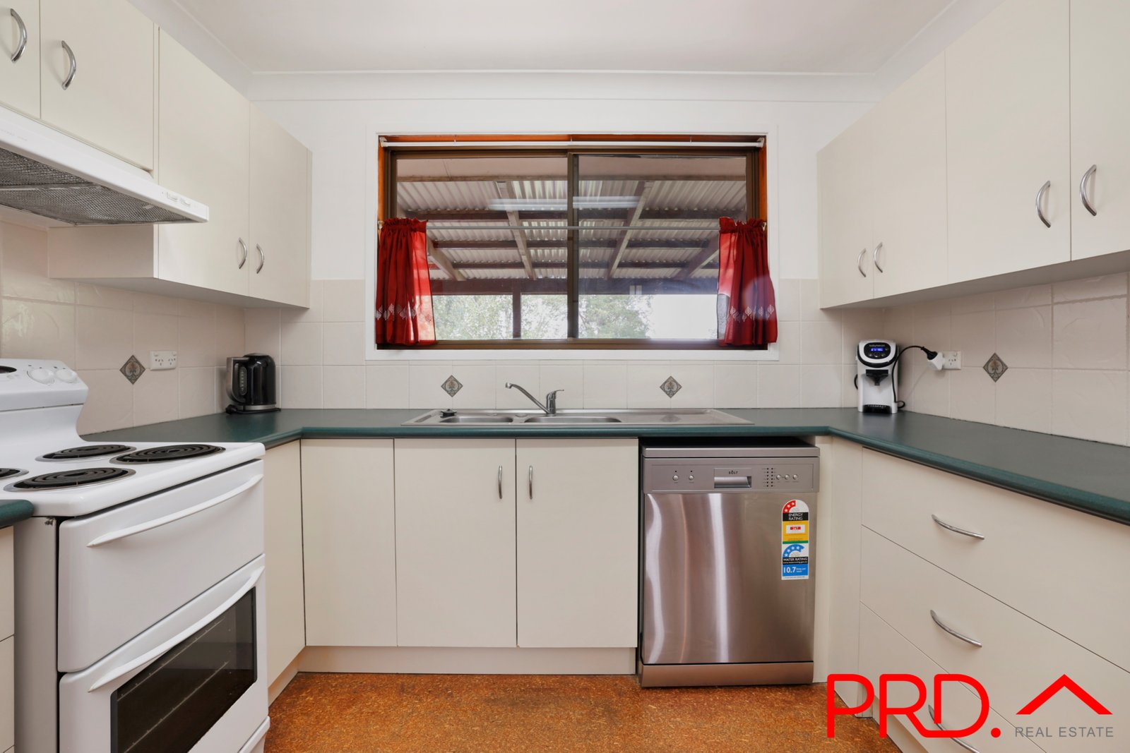 3 Glengarvin Drive TAMWORTH 11