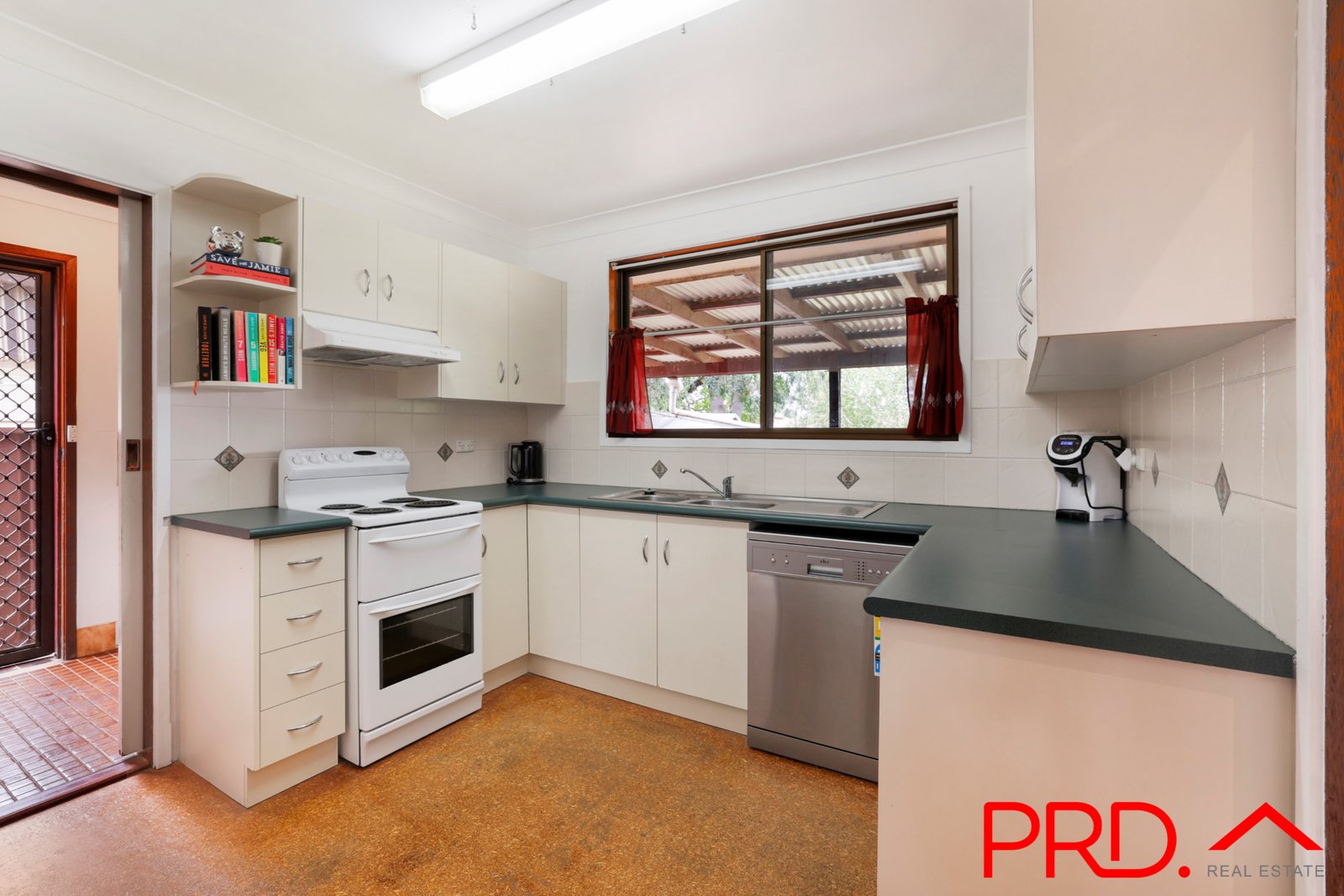 3 Glengarvin Drive TAMWORTH 11