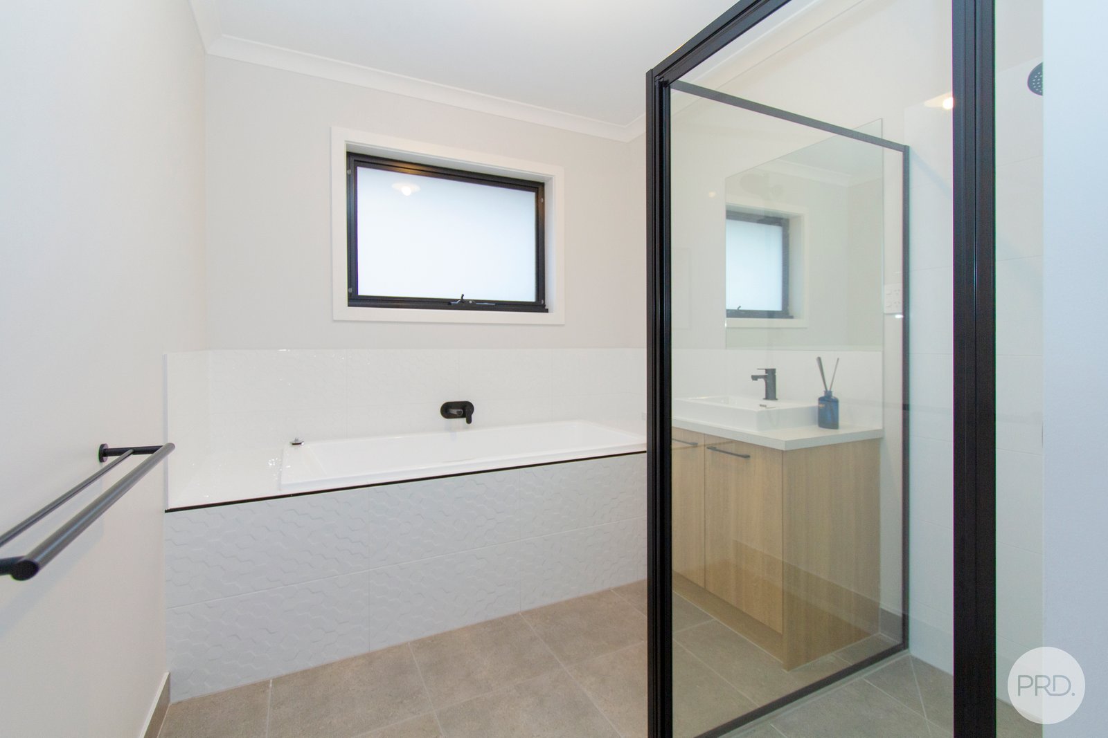 3 Gracefield Road BROWN HILL 16