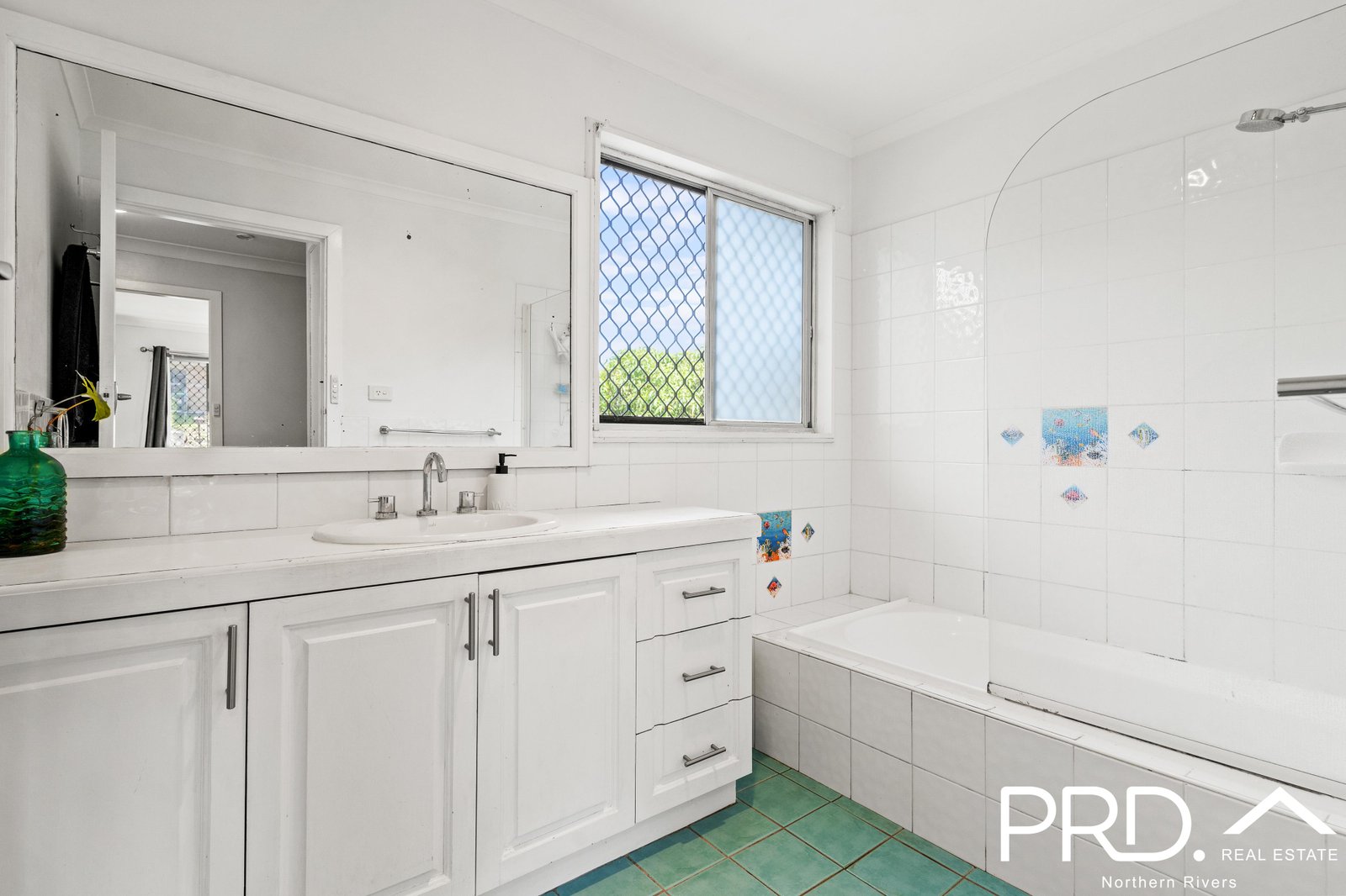 3 Graham Place GOONELLABAH 12