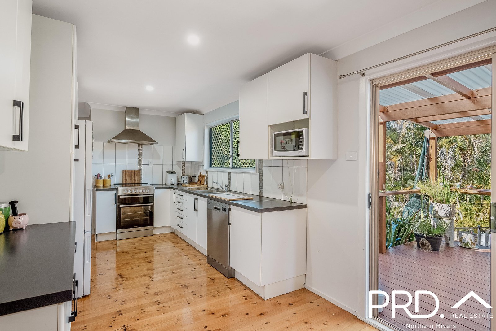 3 Graham Place GOONELLABAH 11