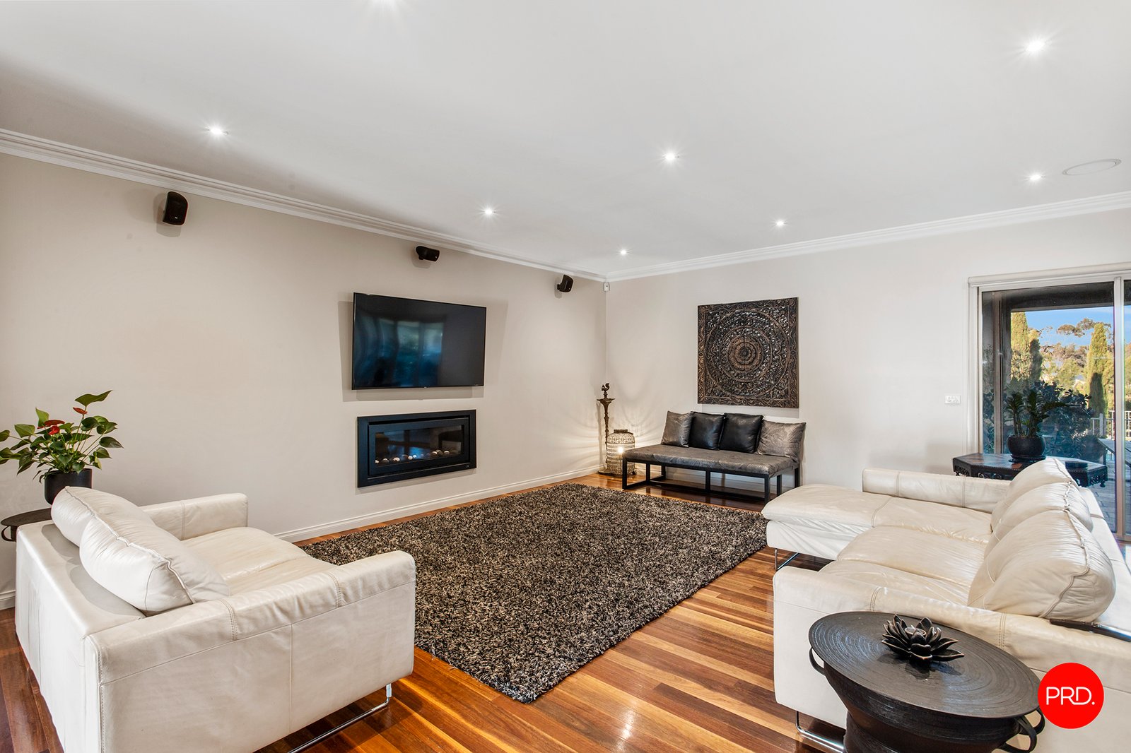 3 Hall Crescent JUNORTOUN 8