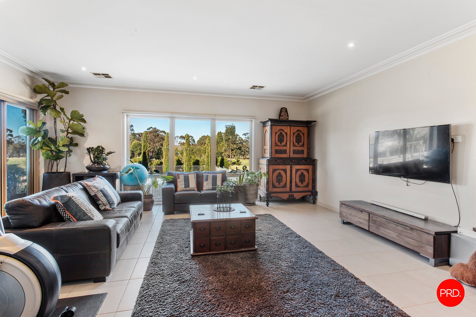 3 Hall Crescent JUNORTOUN 15