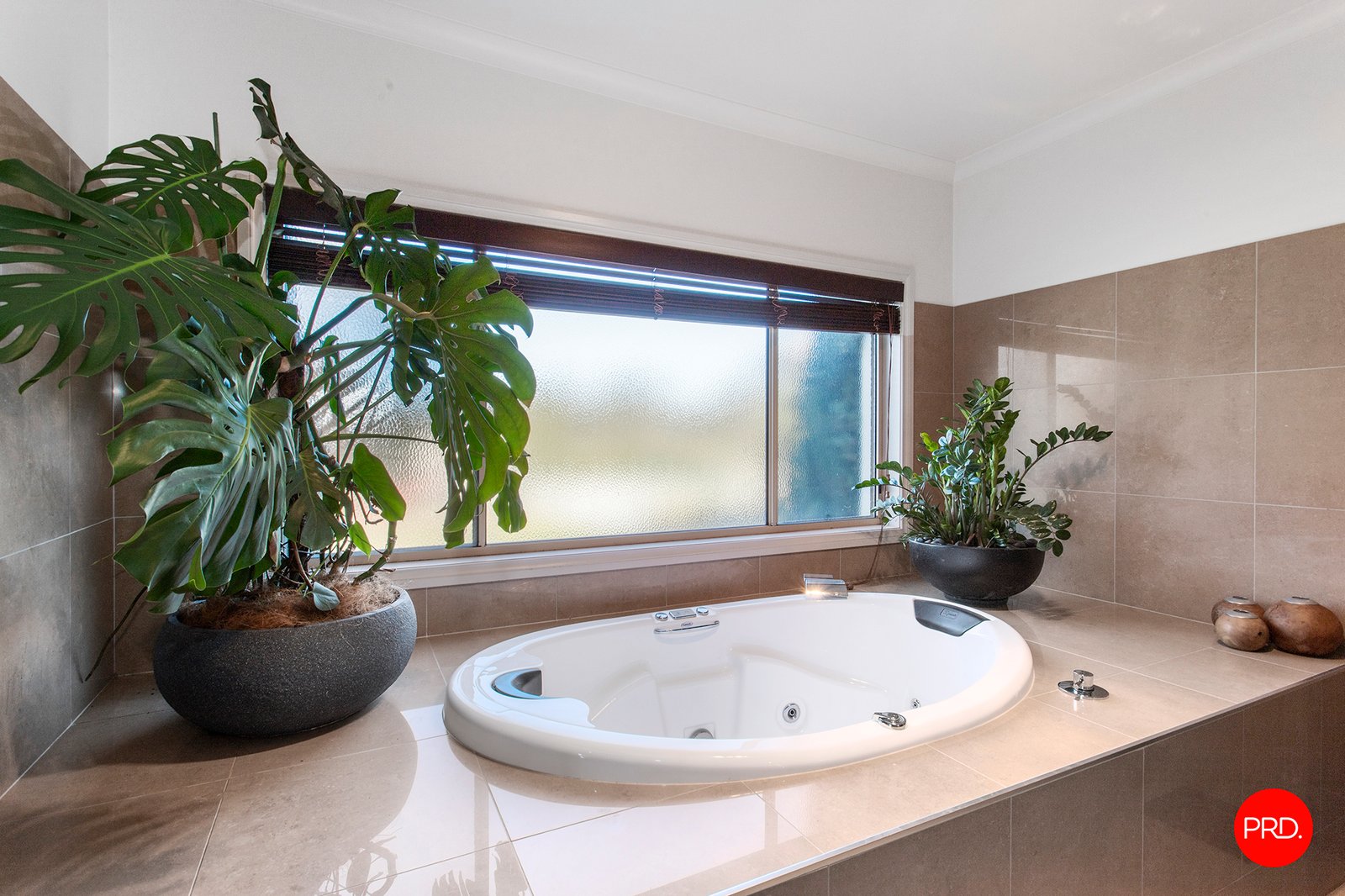 3 Hall Crescent JUNORTOUN 19