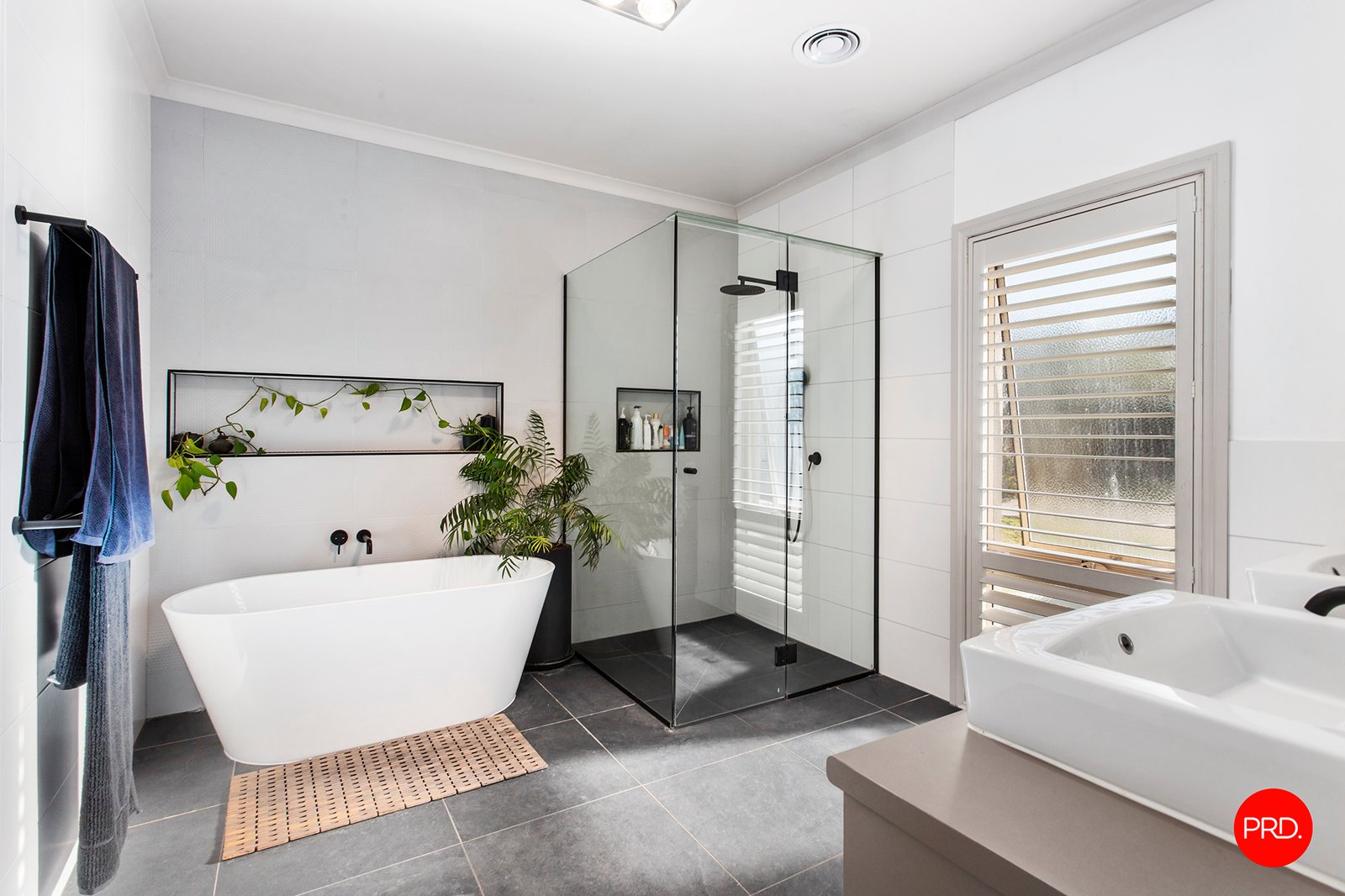 3 Hall Crescent JUNORTOUN 24