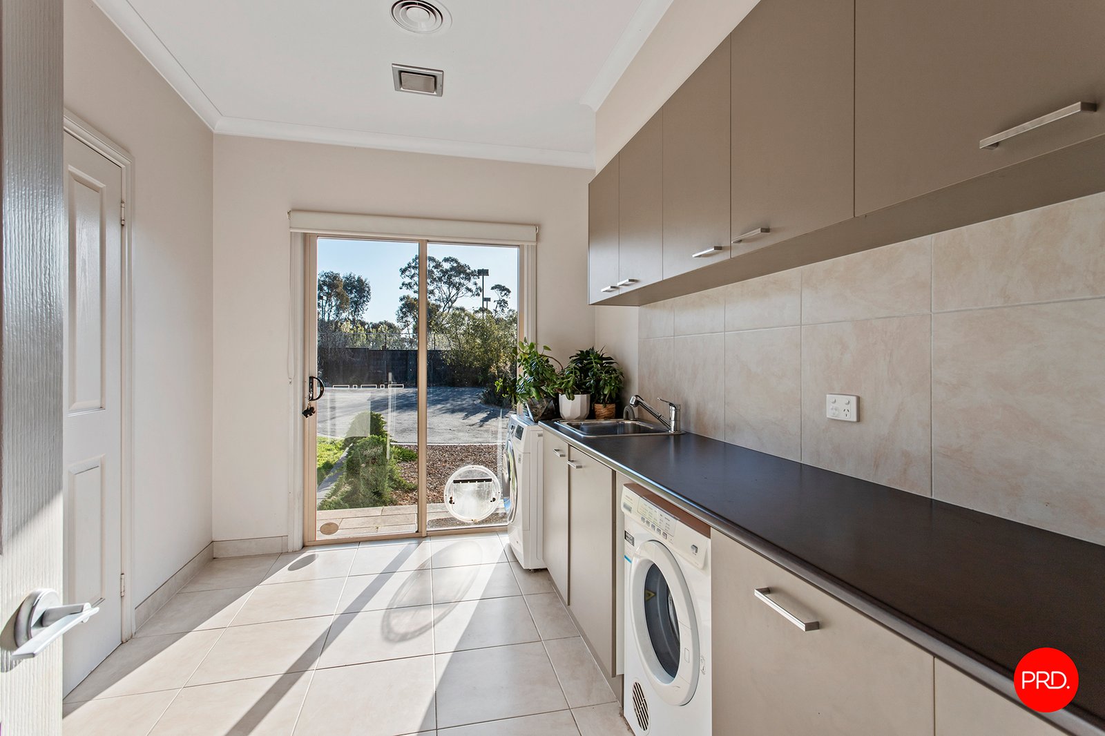 3 Hall Crescent JUNORTOUN 26