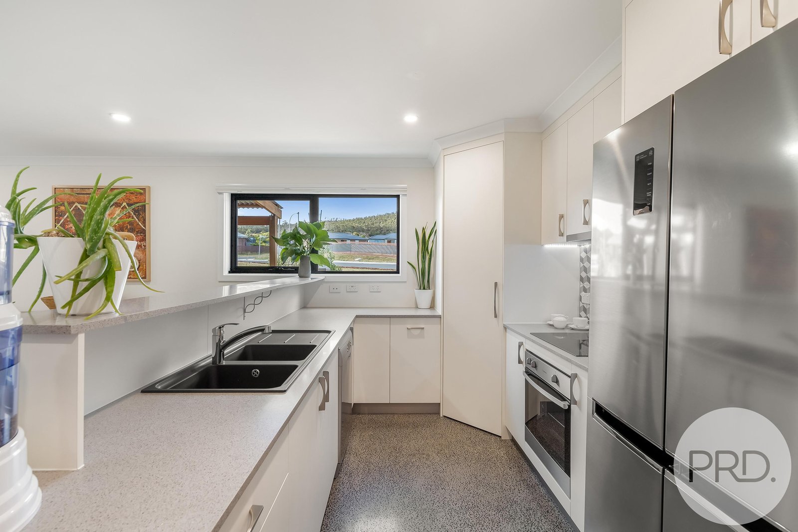 3 Harmsworth Road OAKDOWNS 7