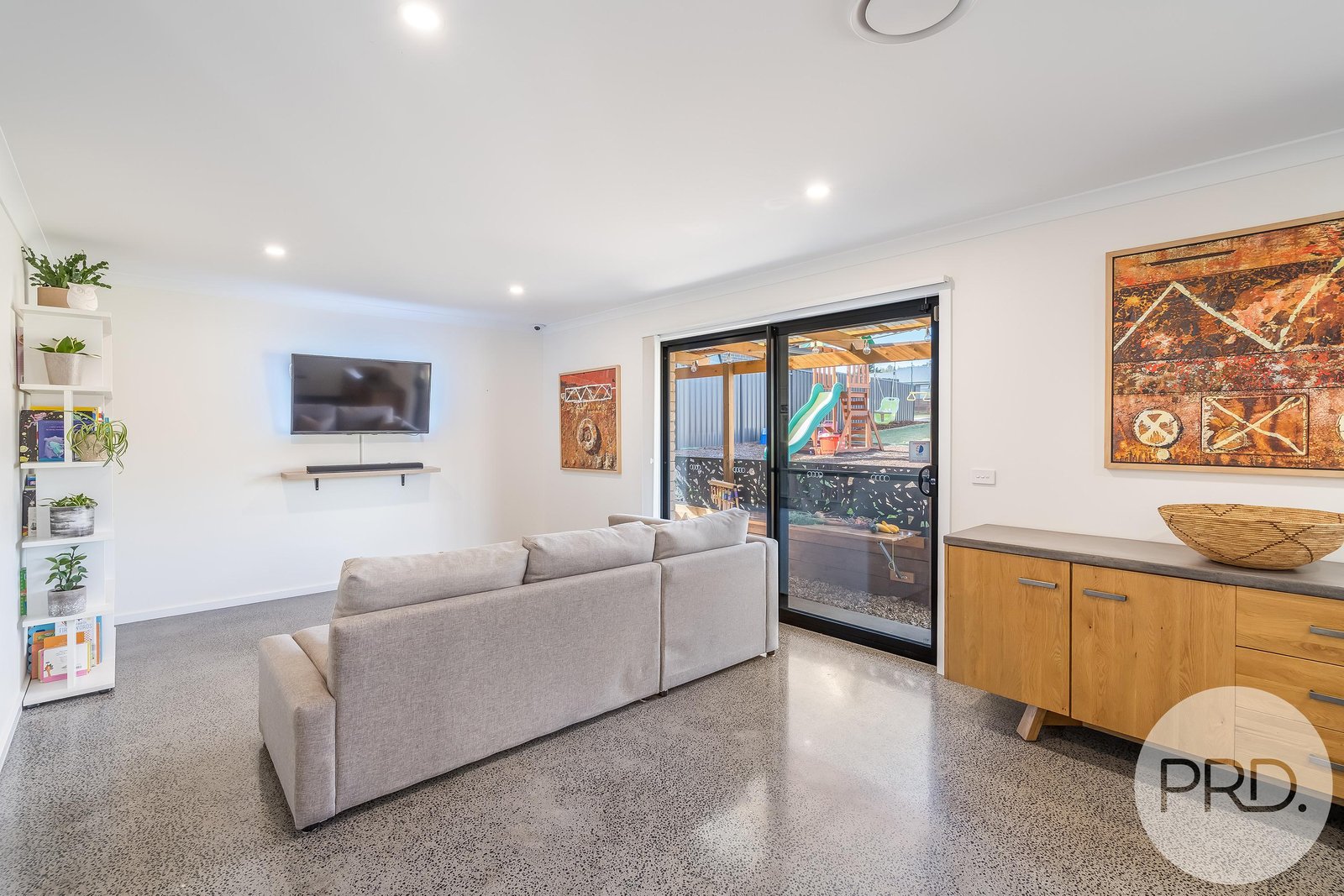 3 Harmsworth Road OAKDOWNS 11