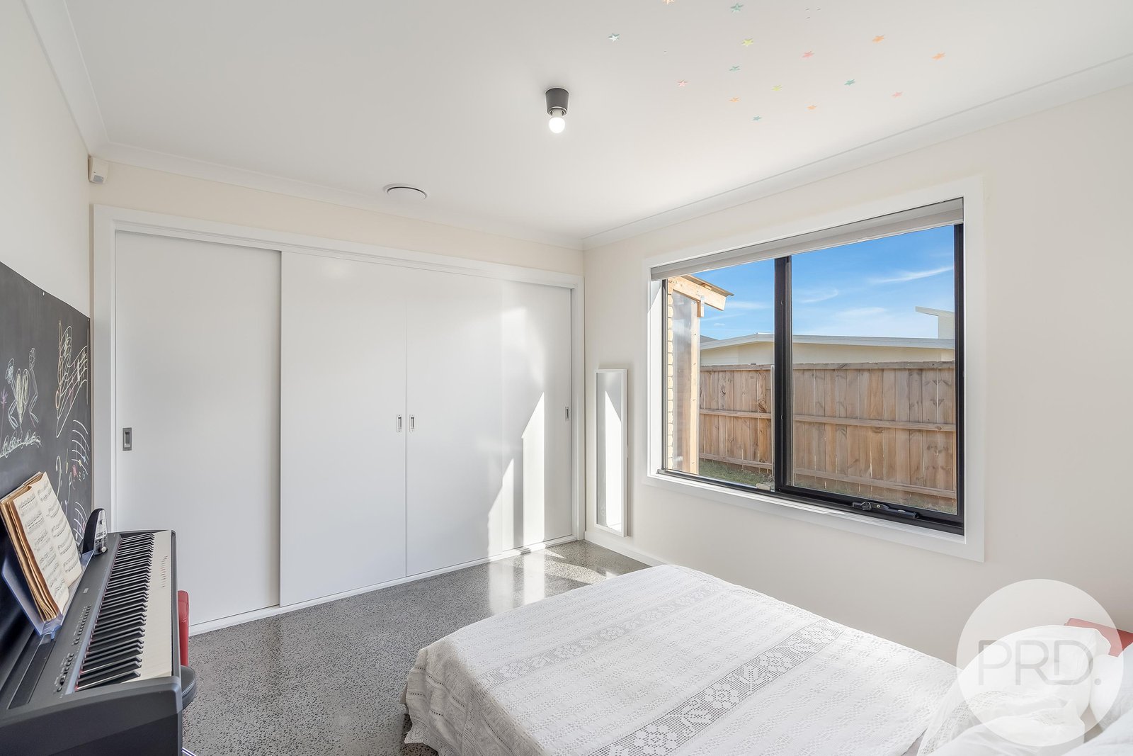 3 Harmsworth Road OAKDOWNS 20