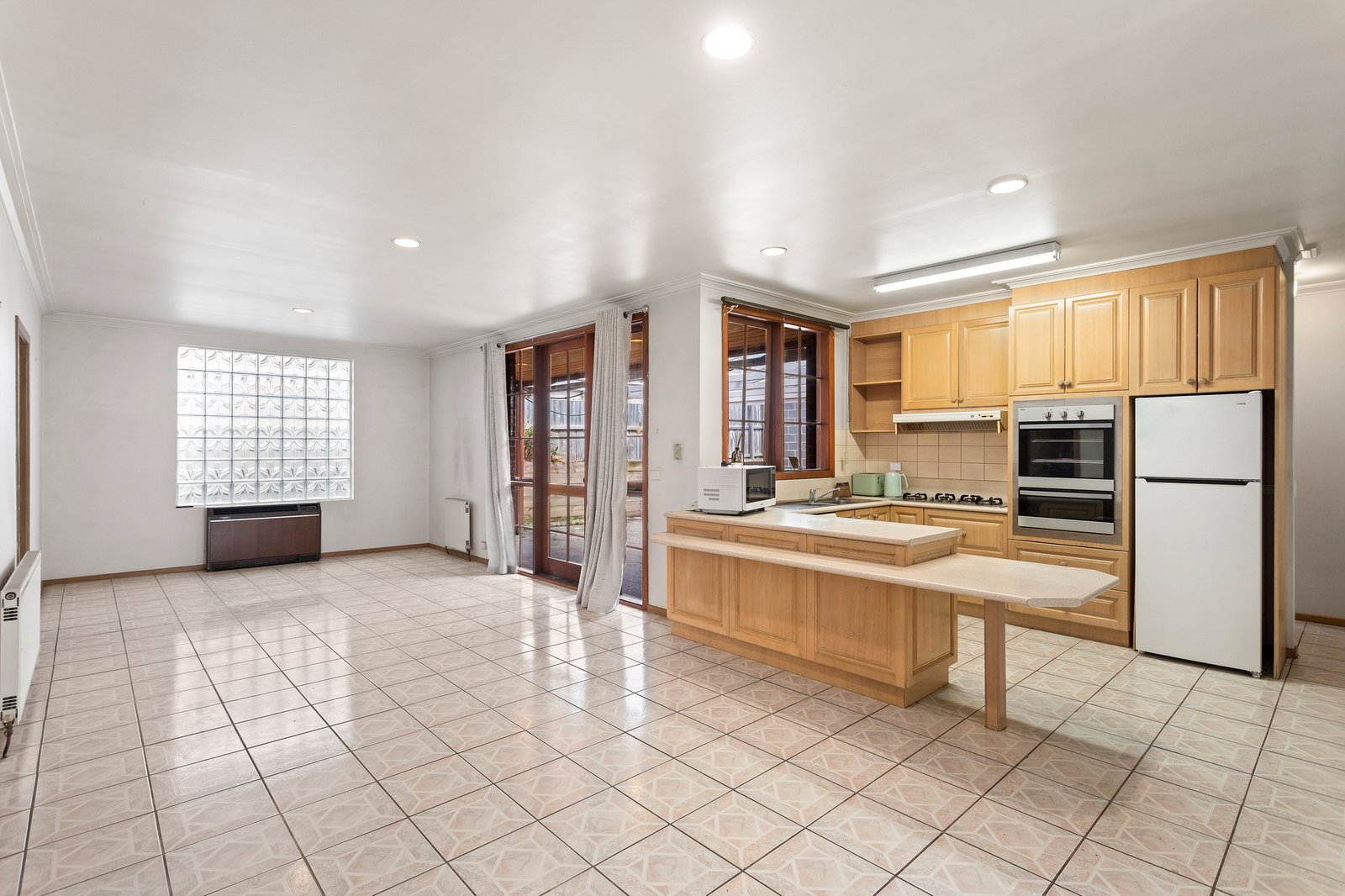 Real Estate and Property in 3 Hethersett Grove, Carnegie, VIC