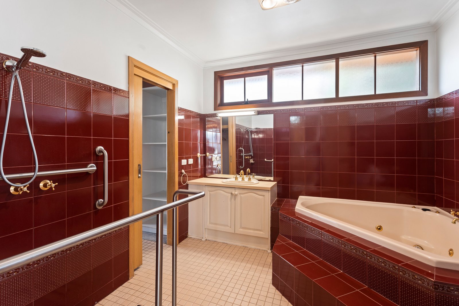 Real Estate and Property in 3 Hethersett Grove, Carnegie, VIC