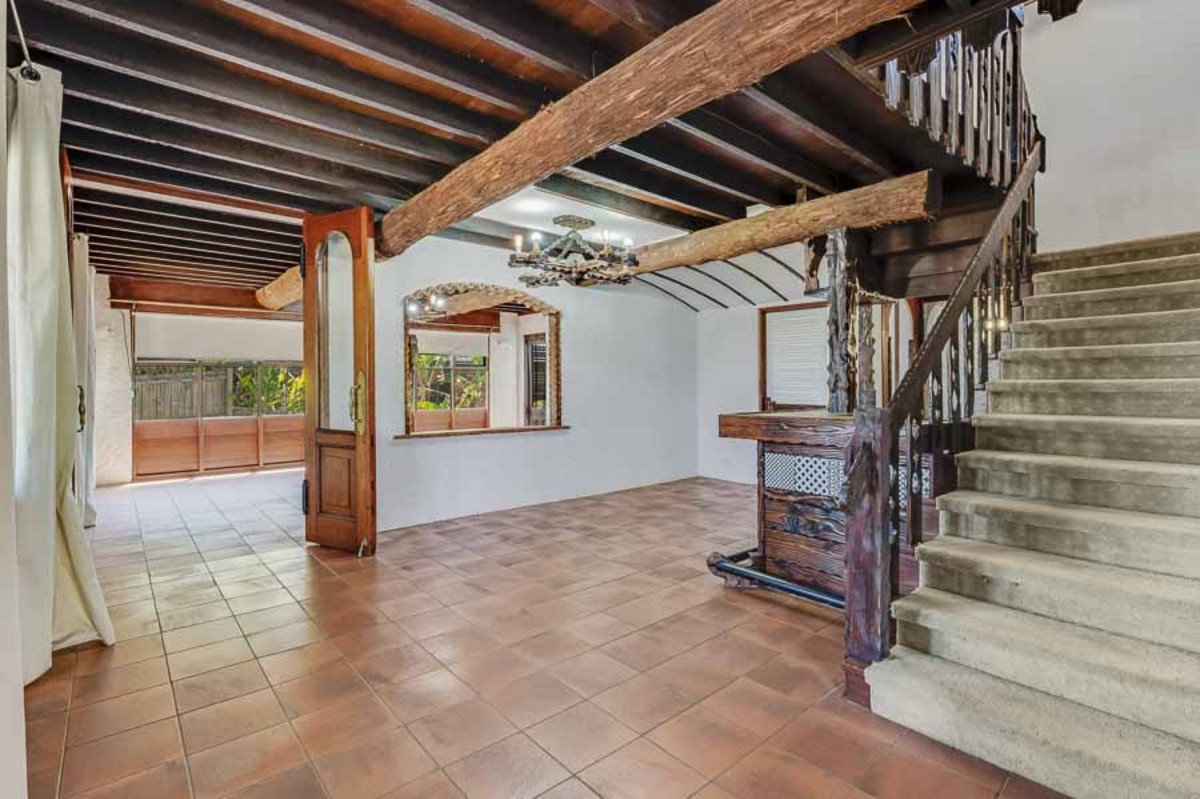 3 Hillview Parade Ashmore 3