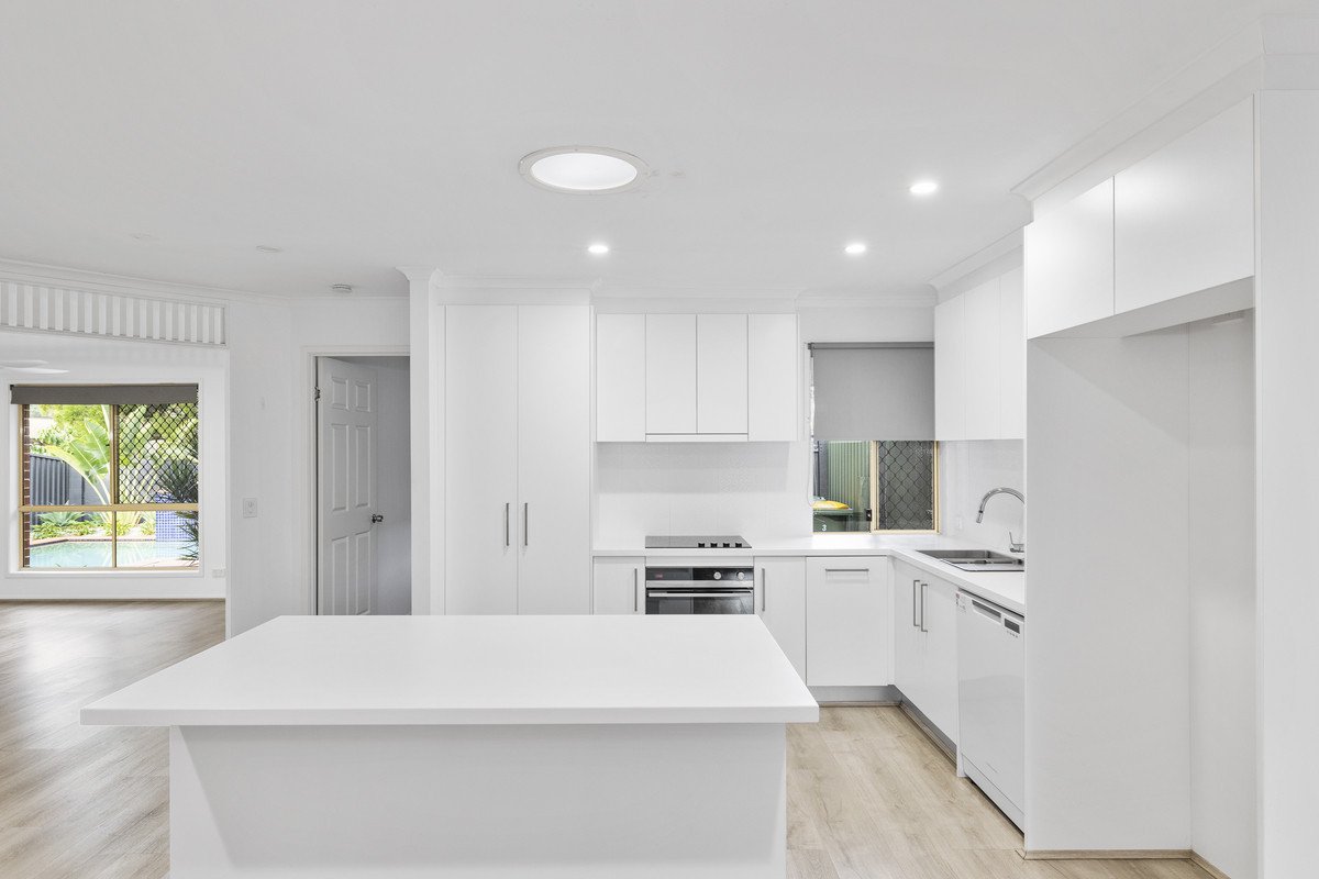 3 Holst Place Currumbin Waters 2