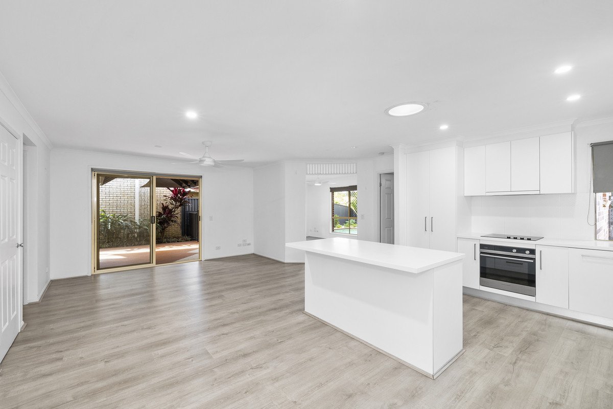 3 Holst Place Currumbin Waters 4