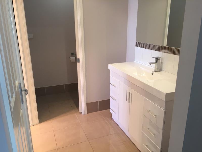 3 James Place TAMWORTH 4