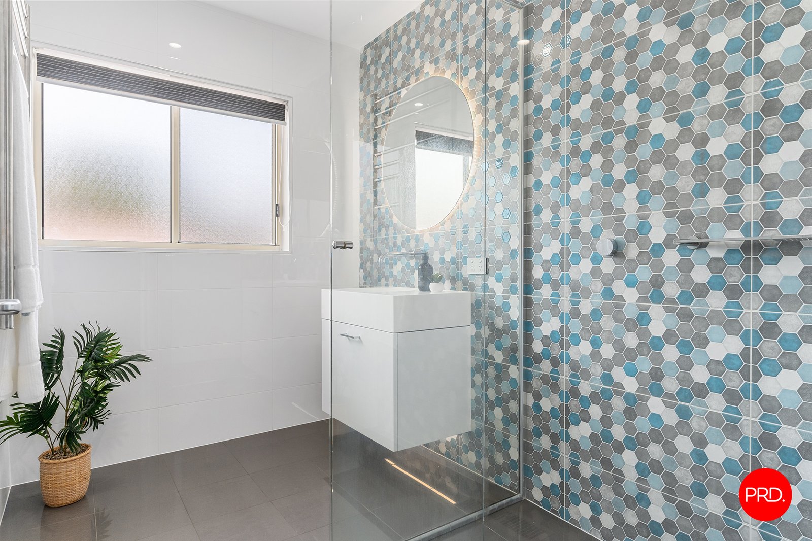 3 Kate Close KENNINGTON 11