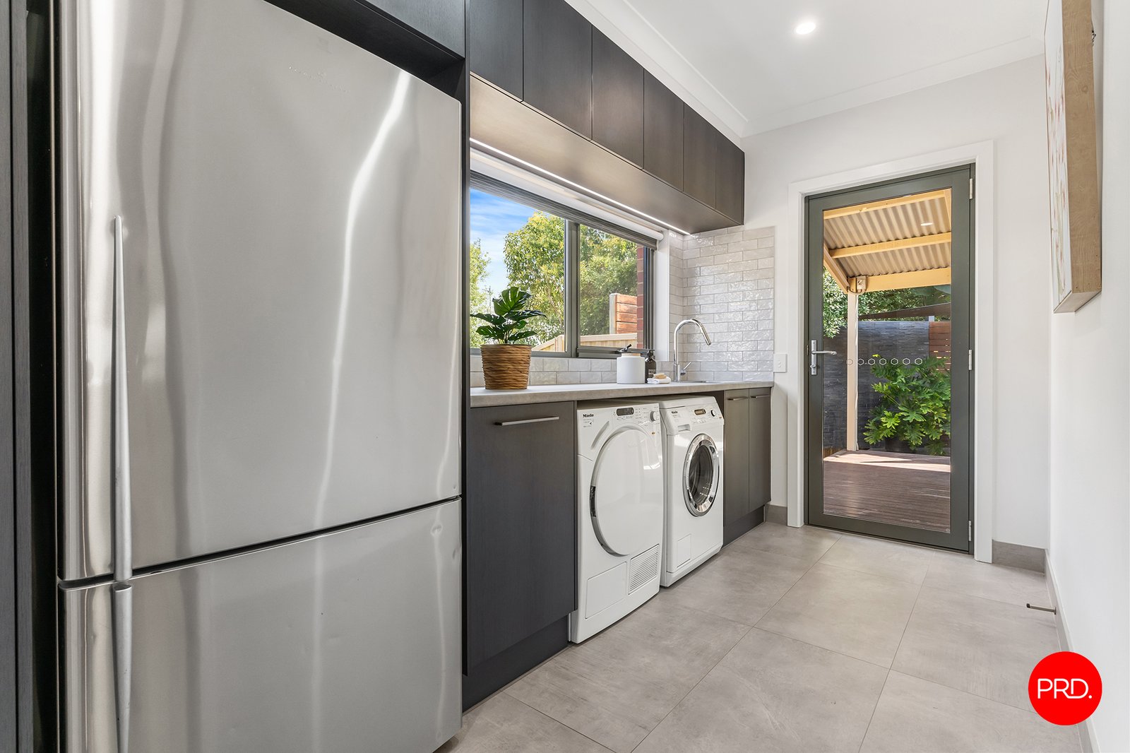 3 Kate Close KENNINGTON 24