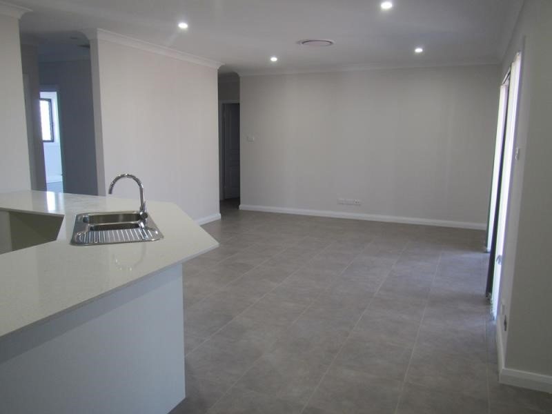 3 Kingham Street TAMWORTH 4