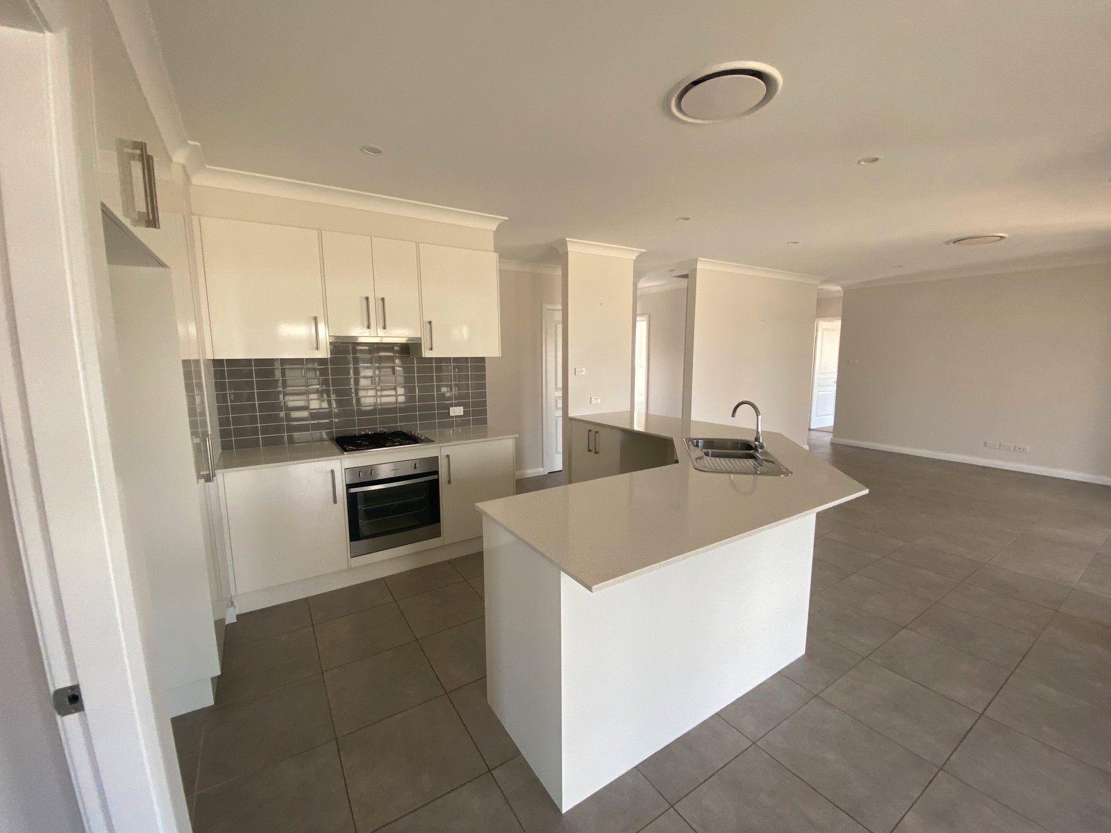 3 Kingham Street TAMWORTH 4