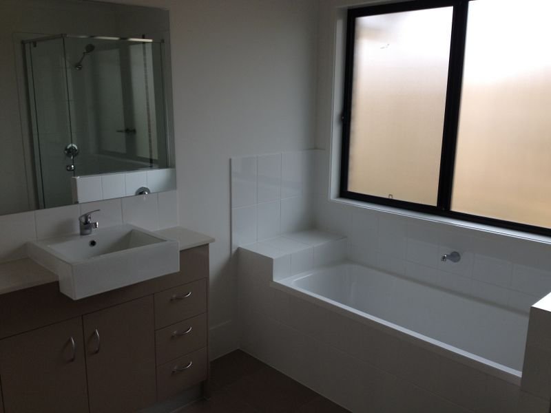 3 Koolivoo Parade BOYNE ISLAND 8