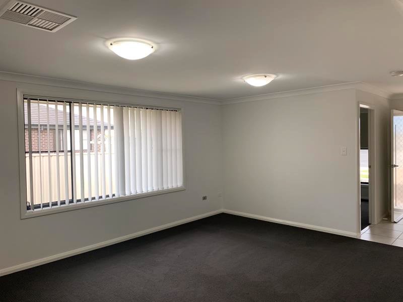 3 Lake Place TAMWORTH 5