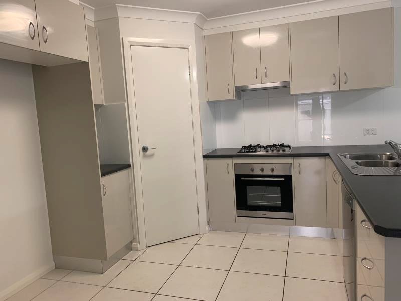 3 Lake Place TAMWORTH 2