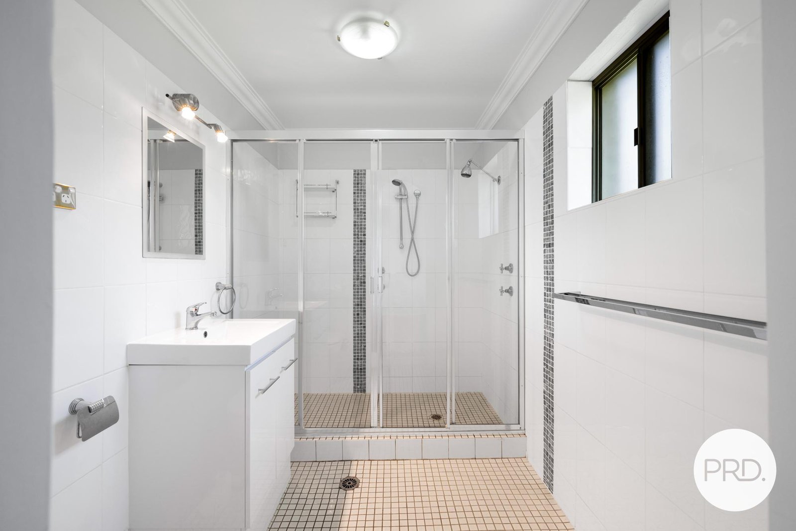 3 Lapstone Place LEONAY 11