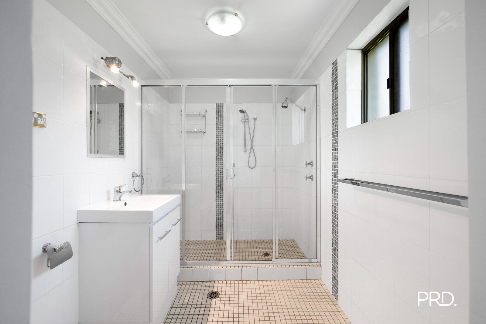 3 Lapstone Place LEONAY 8