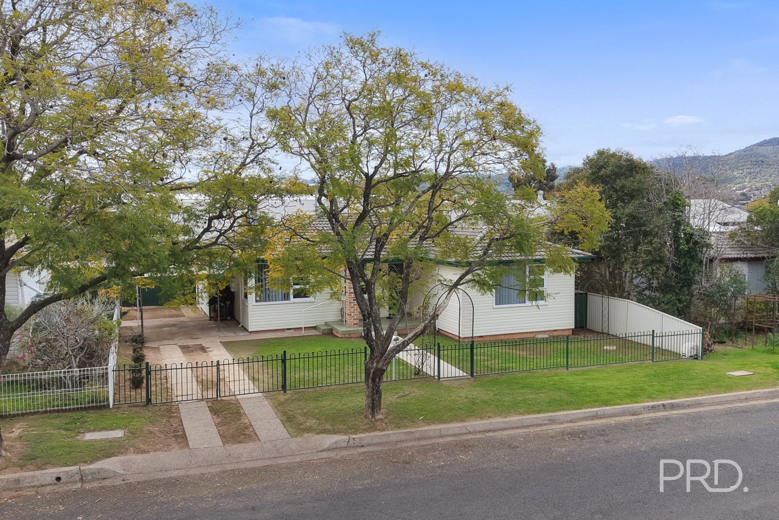 3 Larool Street SOUTH TAMWORTH 2