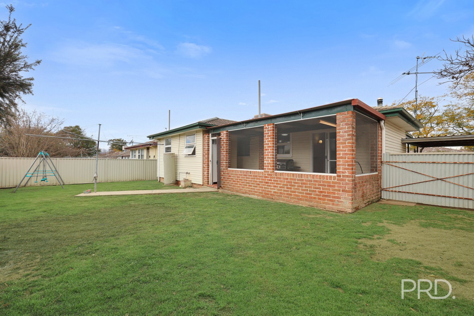3 Larool Street SOUTH TAMWORTH 14