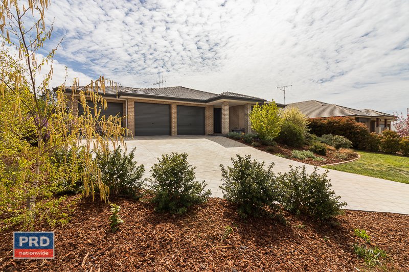 3 Lithgow Place BUNGENDORE 2