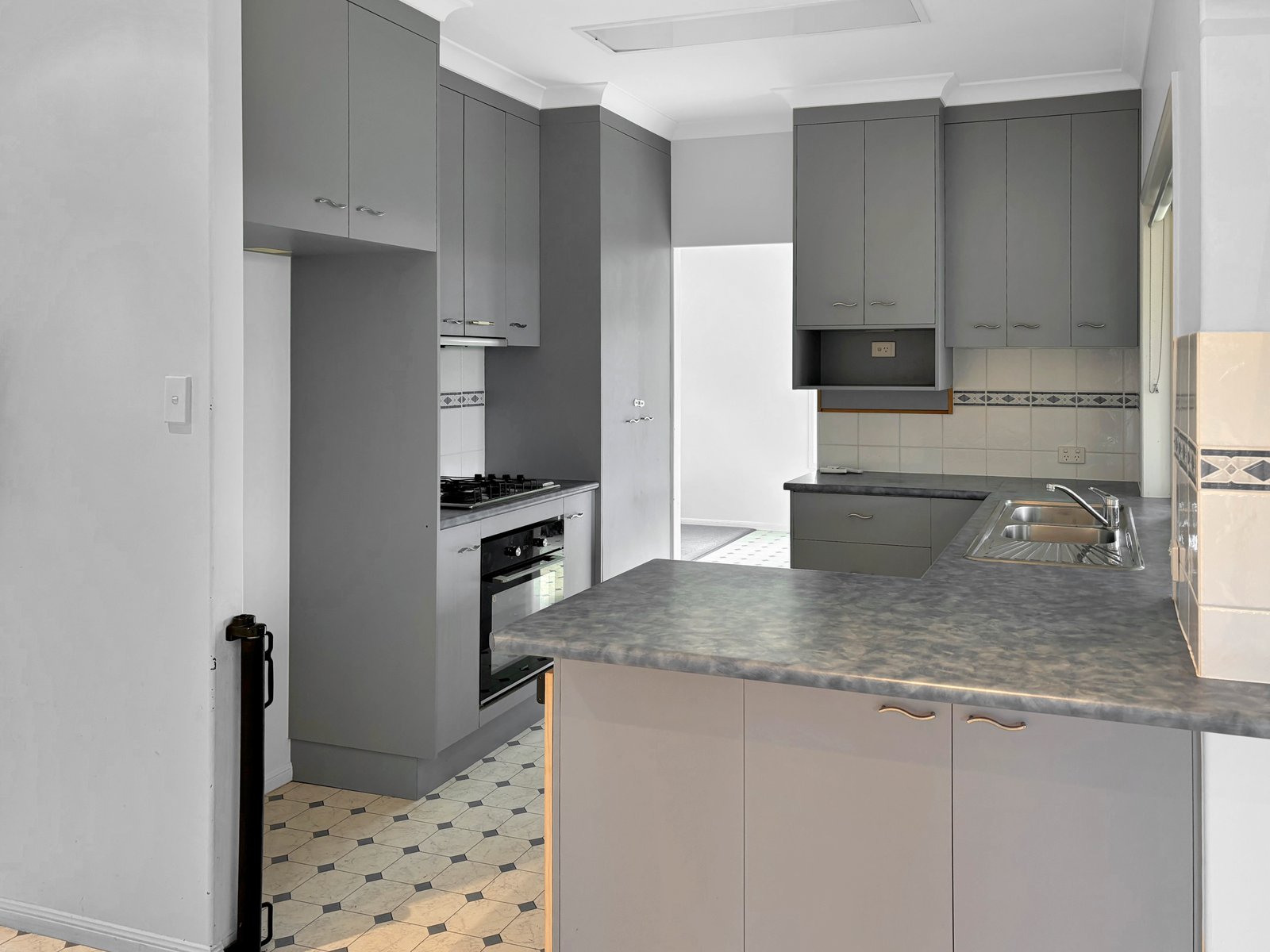 3 Lizy Street BUCASIA 6