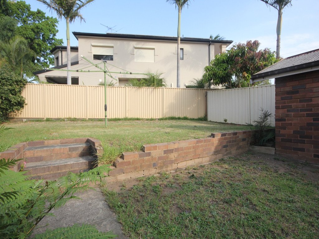 3 LYLA Street NARWEE 5