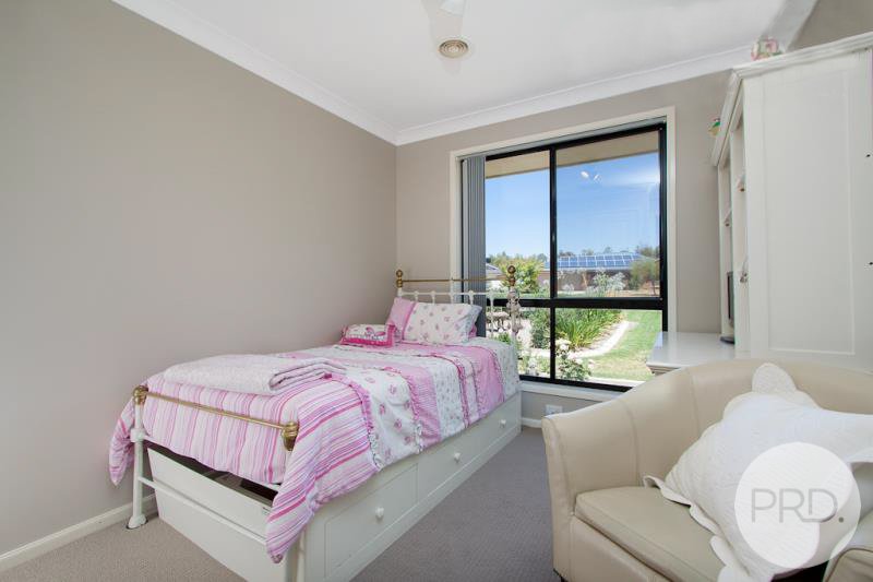 3 Mackay Place ASHMONT 6